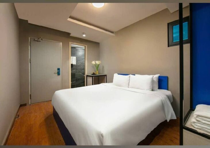 (Tin thật 100%) Bán tòa CHDV – Homestay Apartment lô góc mặt phố Trần Quốc Vượng – DT 2,3 tỷ/năm