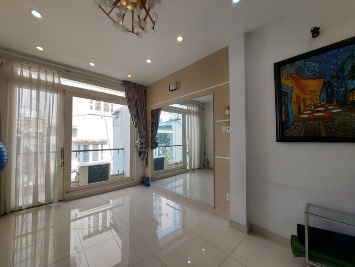 Nhà đẹp đường Phạm Ngũ Lão 5 tầng, 5 phòng ngủ, 54 m2 giá chỉ 13,5 tỷ