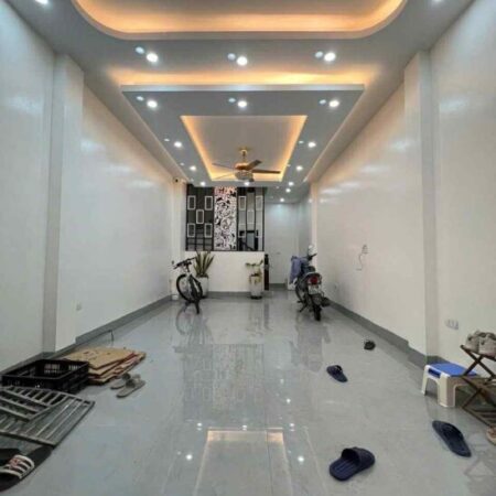 Bán nhà Vĩnh Hưng, Hoàng Mai 45m, 5 tầng, lô góc, ngõ thông ô tô, vài bước ra mặt phố, kinh doanh