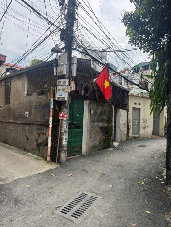 BÁN ĐẤT CỔ NHUẾ BẮC TỪ LIÊM 61M2, CÓ NHÀ CẤP 4, 2 NGỦ, CHO THUÊ CHỈ 5.75 TỶ