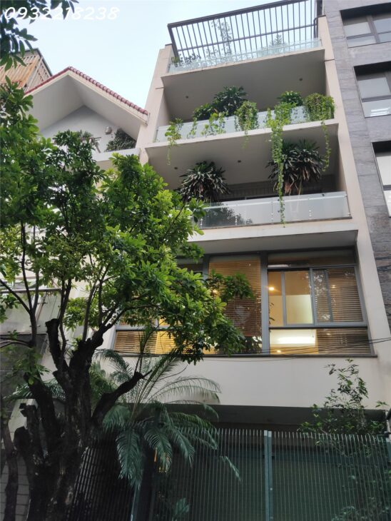 Nhà 5 tầng, gara ô tô, kinh doanh, lô góc