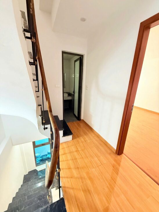 Bán nhà liền kề Kẻ Tạnh – Giang Biên, 5 tầng mới đẹp, gần ngõ ô tô tránh, giá chỉ 5.95 tỷ