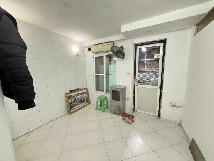 Bán căn hộ tập thể Lương Định Của 115m tầng 1 Ô tô tránh kinh doanh giá mềm