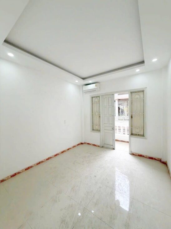 Bán nhà Lạc Long Quân 50m Ô tô Thang máy Giá ngon