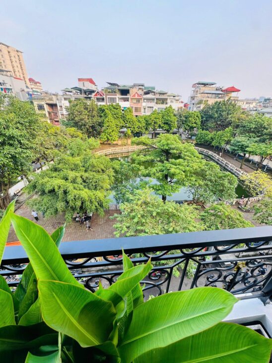 Bán nhà Lạc Long Quân 41m Ô tô vào nhà view hồ kinh doanh Giá ngon
