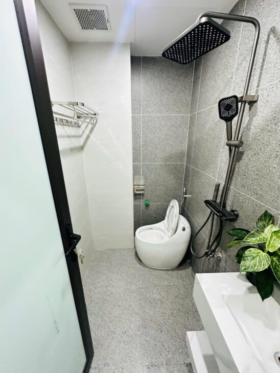 Bán nhà Lạc Long Quân 41m Ô tô vào nhà view hồ kinh doanh Giá ngon