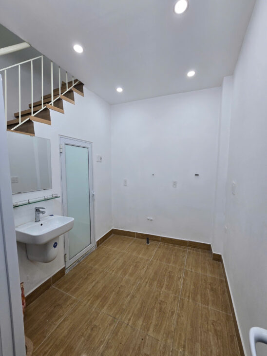 2 tỷ xíu có ngay nhà 3.5 tầng có sổ Ngõ Chợ Khâm Thiên
