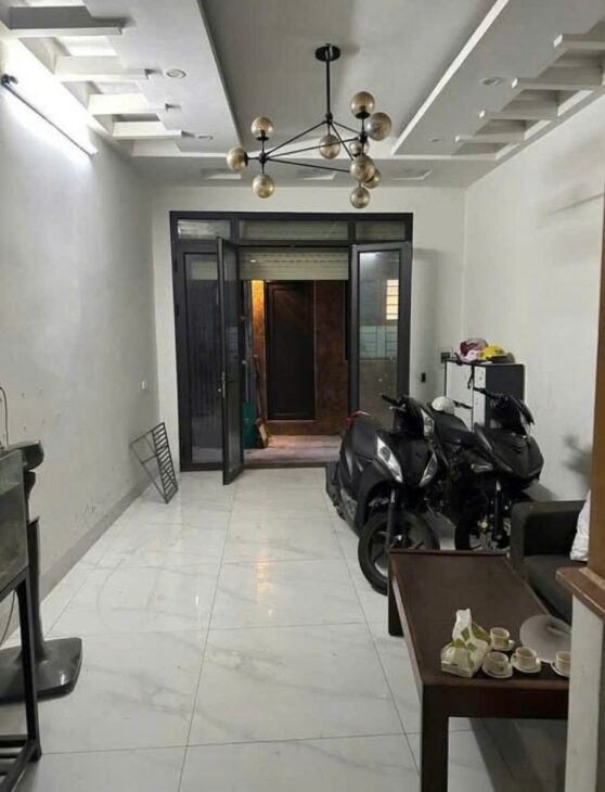 Bán nhà trong ngõ phố Quan Nhân – 33m 5 tầng 8,05 tỷ ba gác thông – Sổ đỏ vuông vắn