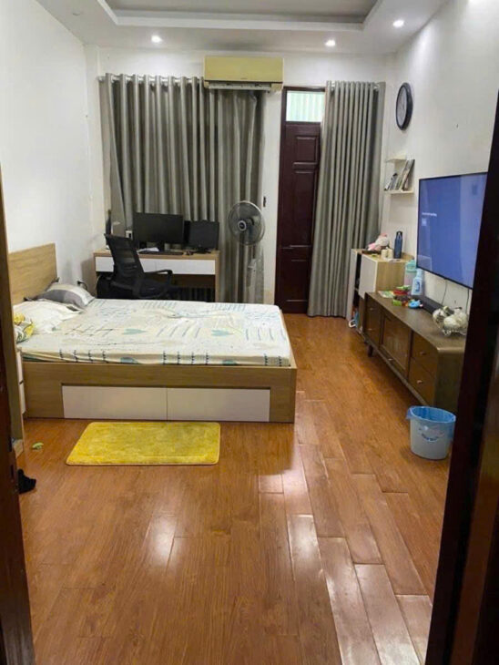 Bán nhà trong ngõ phố Quan Nhân – 33m 5 tầng 8,05 tỷ ba gác thông – Sổ đỏ vuông vắn