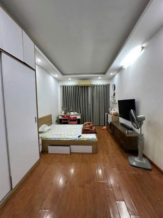 Bán nhà trong ngõ phố Quan Nhân – 33m 5 tầng 8,05 tỷ ba gác thông – Sổ đỏ vuông vắn