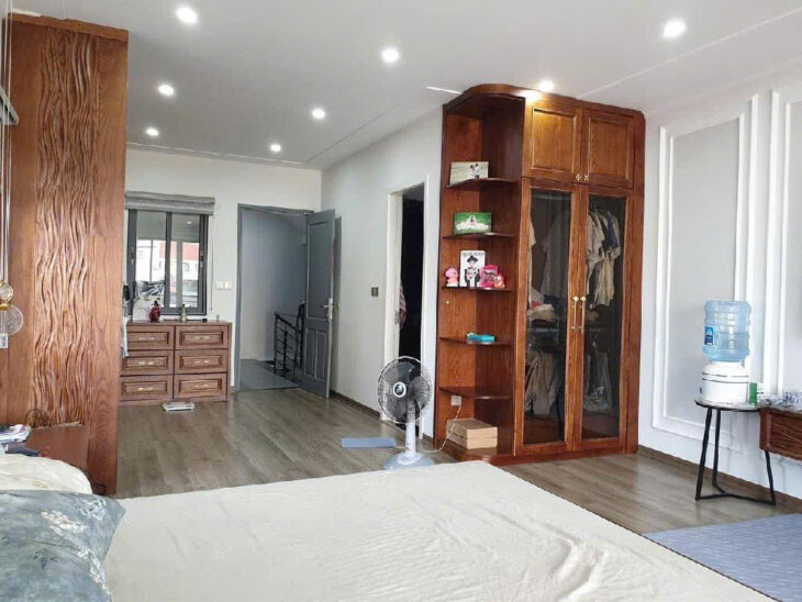 Bán nhà phân lô Huỳnh Thúc Kháng – Sổ đỏ 80m 5 tầng – Vỉa hè rộng, 2 mặt ngõ – Kinh doanh