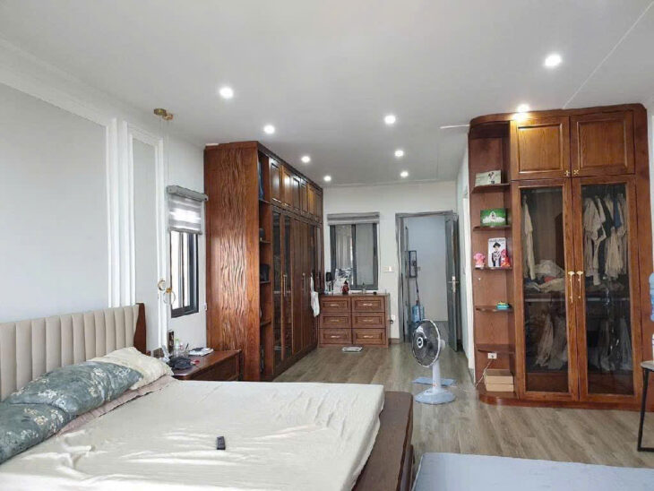 Bán nhà phân lô Huỳnh Thúc Kháng – Sổ đỏ 80m 5 tầng – Vỉa hè rộng, 2 mặt ngõ – Kinh doanh