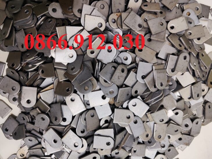 Công dụng của pát sắt liên kết khung bàn và mặt bàn