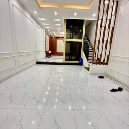 18,8 tỷ. Nhà mặt phố Tô Vĩnh Diện, 45m*4MT*5 tầng; kinh doanh lý tưởng