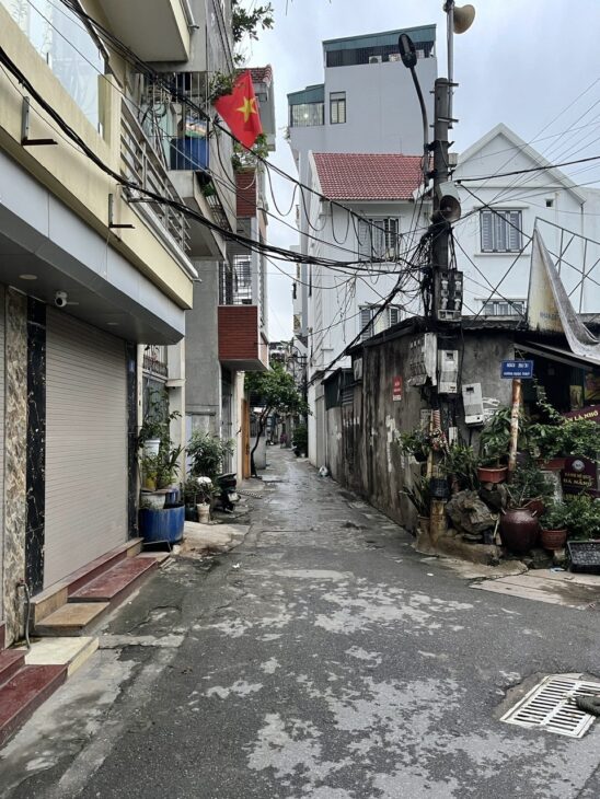 ĐẤT CHÍNH CHỦ- GIÁ TỐT CẦN BÁN NHANH LÔ ĐẤT có sẵn nhà cấp 4 tại quận Long Biên, TP Hà Nội