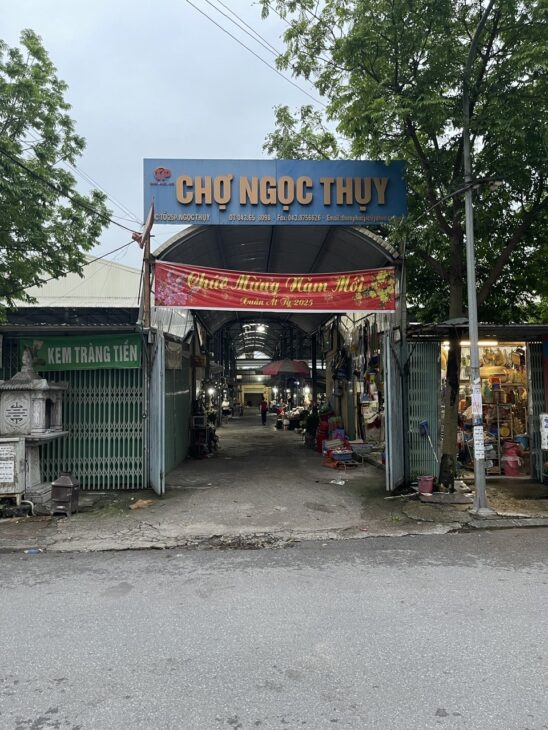 ĐẤT CHÍNH CHỦ- GIÁ TỐT CẦN BÁN NHANH LÔ ĐẤT có sẵn nhà cấp 4 tại quận Long Biên, TP Hà Nội