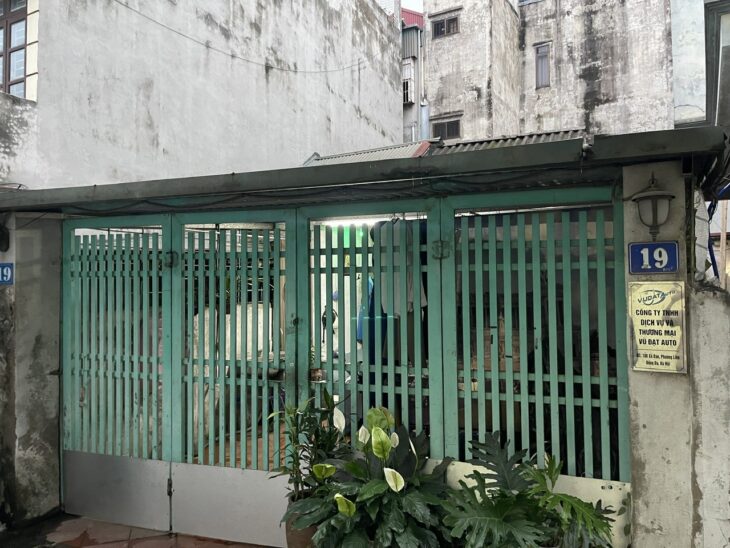 ĐẤT CHÍNH CHỦ- GIÁ TỐT CẦN BÁN NHANH LÔ ĐẤT có sẵn nhà cấp 4 tại quận Long Biên, TP Hà Nội
