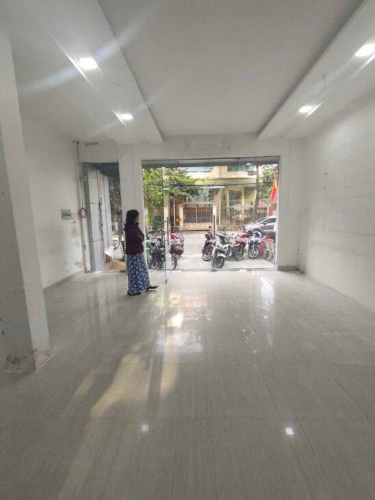 Mặt tiền gần Sư Vạn Hạnh Q10, DT: 86m2, ngang 6m, 4 tầng, 6PN, Dòng tiền 700tr/năm, Giá 38 Tỷ TL