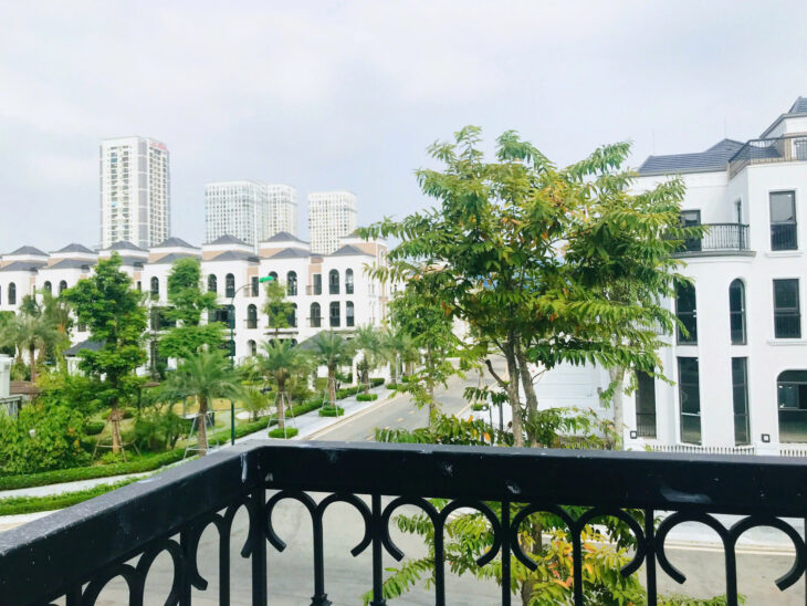 BÁN BT LIỀN KỀ CIPUTRA – ĐẸP, HIẾM, GIỮA 3 CÔNG VIÊN – 63.1 TỶ