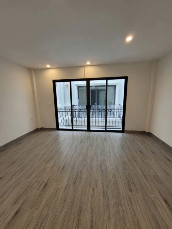 Bán nhà liền kề Thanh Am – Việt Hưng 33m² xây mới 5 tầng, lô góc, giá chỉ 5,3 tỷ