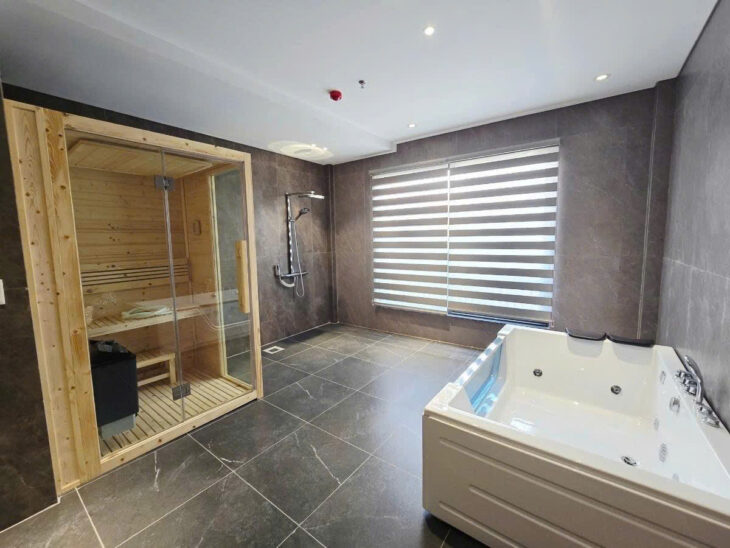 09.10.25 phân lô Hoàng Quốc Việt ô tô chạy vòng quanh nhà 7 tầng mới tinh