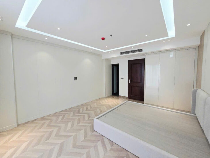 09.10.25 phân lô Hoàng Quốc Việt ô tô chạy vòng quanh nhà 7 tầng mới tinh