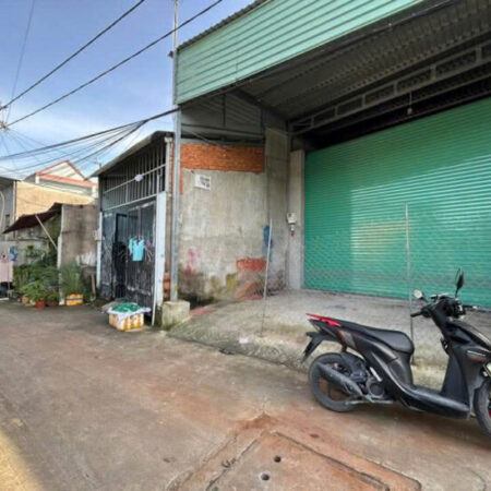 Kho 4t.ỷ Thới Tam Thôn, Hóc Môn, đường ôtô . Lh 07838 +93838 để xem kho