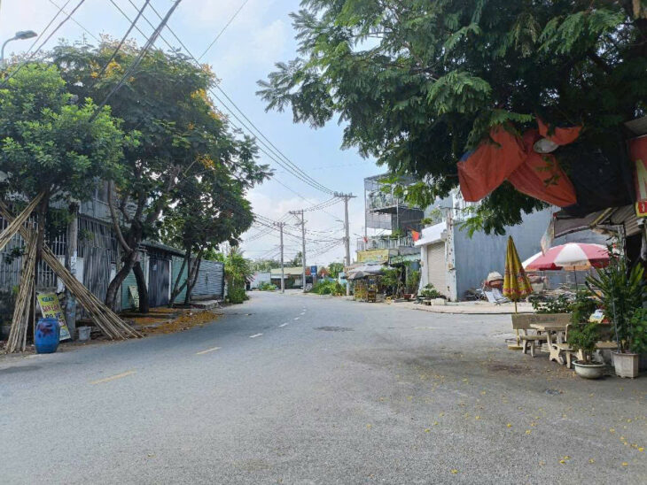 Nhà góc 2 mặt tiền kinh doanh – gần khu đô thị Đông Tăng Long, sổ sẵn sang tên