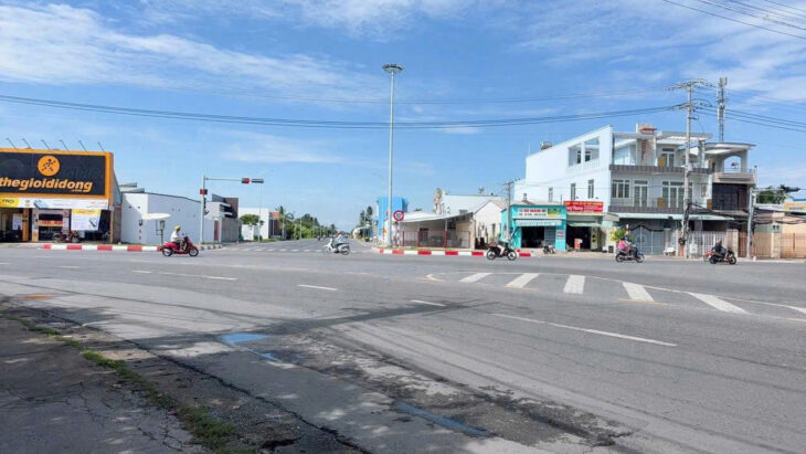 CHO THUÊ MẶT BẰNG VỊ TRÍ ĐẸP – NGÃ TƯ QL50, PHƯỜNG 9, MỸ THO ( CŨ)