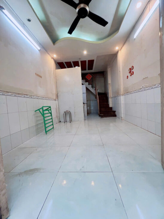 NGANG 3.24 DÀI 8.5 NỞ HẬU 3.5 ĐÚC 3 TẤM CÓ 3 TỶ XÍU TRUNG TÂM Q4