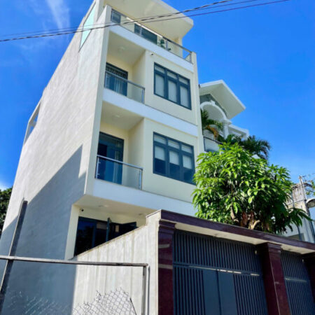 Nhà 4 tầng, 1 xẹt Đỗ Xuân Hợp, Phước Long B (Q9 cũ), đối diện chợ, 4 phòng ngủ, nhỉnh 5 tỷ