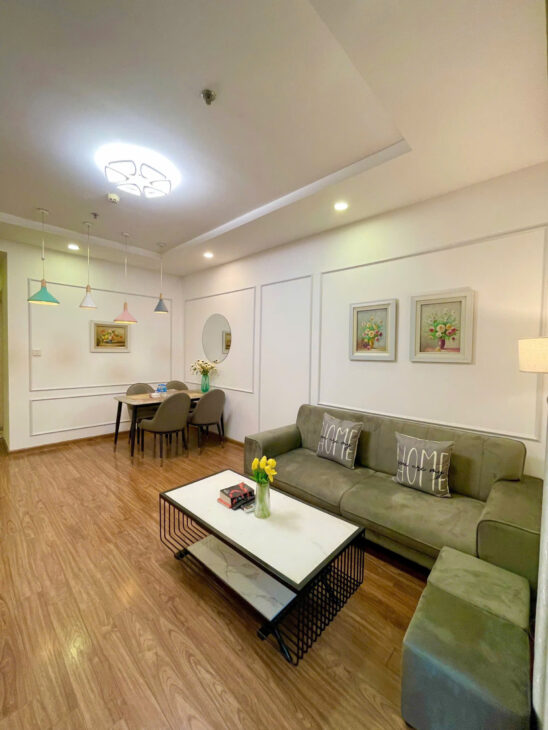 Chính chủ bán căn 2PN diện tích 76m2 ban công nam view thoáng đẹp nhà mới như ảnh giá bán 9 tỷ tai