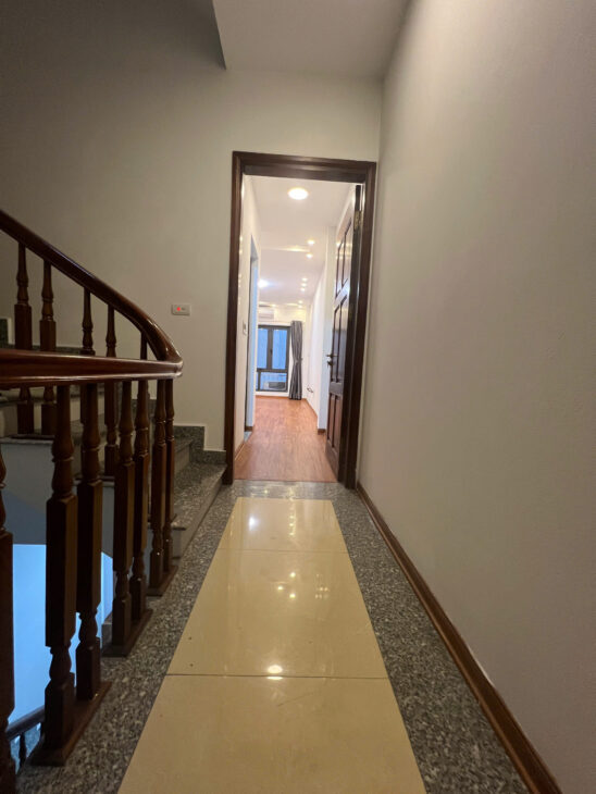 Bán nhà ngõ Ngọc Lâm, Bồ Đề, Long Biên, Hà Nội. 35m2 x 5 tầng, 3PN, sổ đỏ, 8.2 tỷ. LH: 0976766363