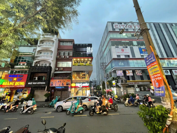 BÁN KHÁCH SẠN 5 TẦNG NGAY TRUNG TÂM Q.10 – SÁT VẠN HẠNH MALL