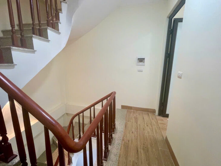 Bán gấp nhà 5T cực đẹp, gần ga tàu điện Cầu Diễn phố Hồ Tùng Mậu, Từ Liêm 33m2 giá 8.2 tỷ