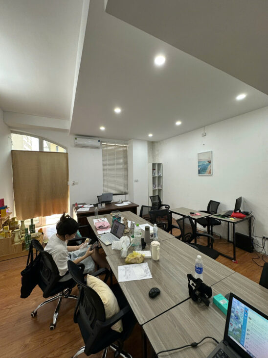 Cho thuê căn nhà mặt phố Hoàng Sâm, Cầu Giấy. DT 47m2 , MT 5m, 9 triệu/tháng. LH: 0916109086