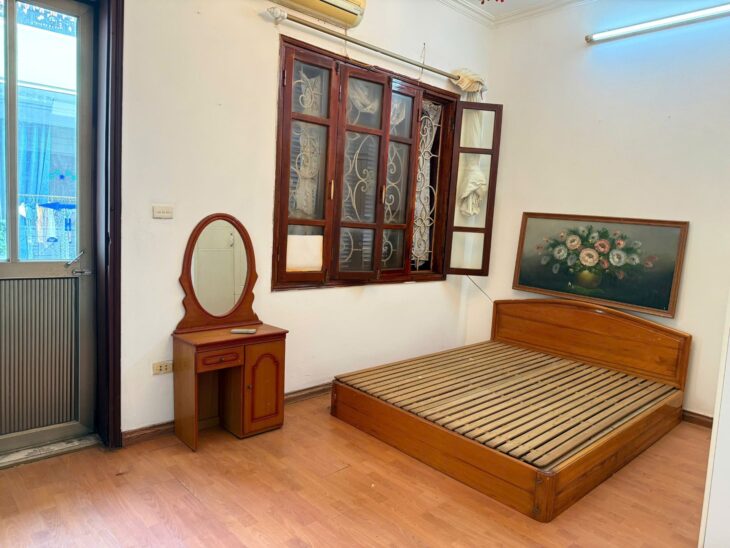 21.11.25.2 Cho thuê nhà nguyên căn ở Trần Duy Hưng, 80m2 x 5 tầng, có sân cổng riêng để xe thoải