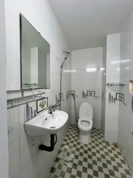 Bán nhà đường Tân Hoà 2, Hiệp Phú. Q9, TP HCM. DT 75 m2, 3 tầng, 4PN, SH. Giá 5.6 tỷ