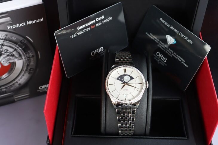 ĐH Nữ : Oris Artelier Automatic, Lịch MoonPhase, đính Full Kim Cương Size 36mm Fullbox