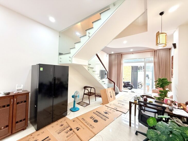 Bán nhà Thủ Đức, Linh Đông, đường số 24. DT 52m2, 4 tầng, 4PN, SH, giá 6.68 tỷ.