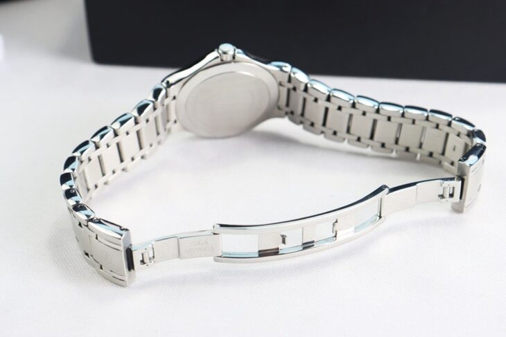 Đồng Hồ Nữ : Movado mặt xanh Naxy dây thép – Size 28mm Fullbox…