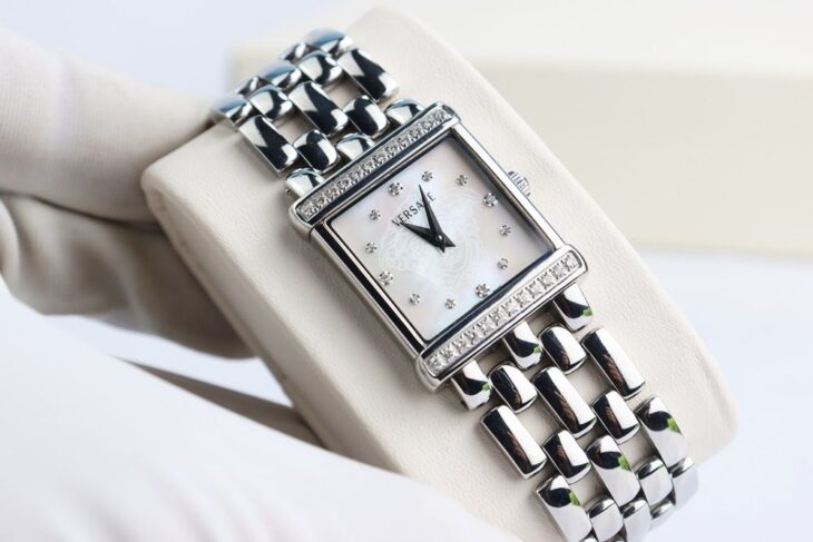 Đồng Hồ Nữ : Versace mặt khảm Xà Cừ – Niềng & cọc số đính full Kim Cương thiên nhiên…