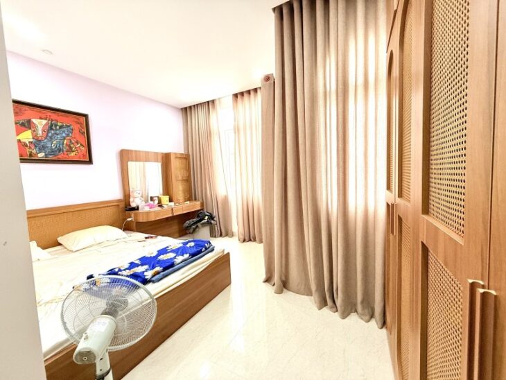 Bán nhà Thủ Đức, Linh Đông, đường số 24. DT 52m2, 4 tầng, 4PN, SH, giá 6.68 tỷ.