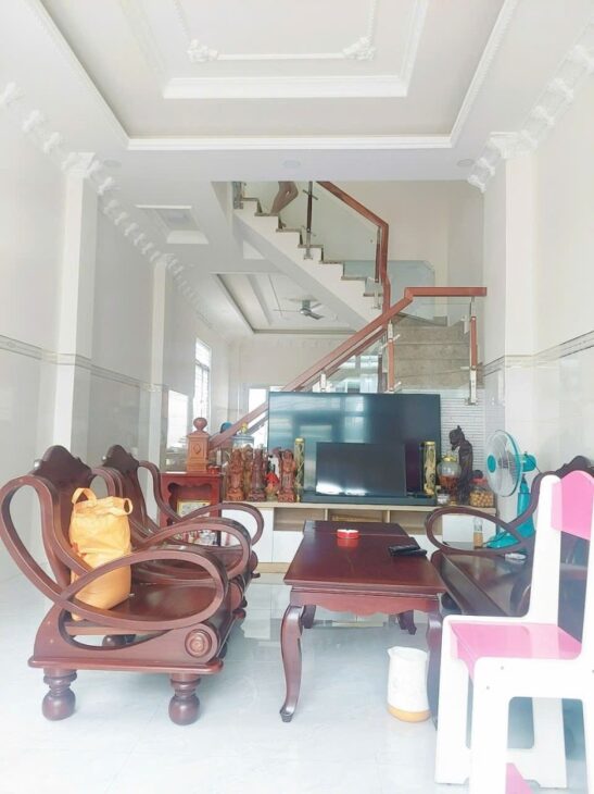 Bán nhà đường 160, Tăng Nhơn Phú A, Q.9, TP HCM. DT 125 m2, 3 tầng, 3PN, SH, 8.6 tỷ.