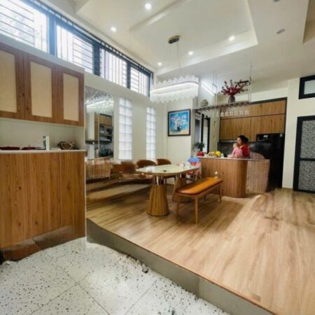 Bán nhà phố Trạm – Bát Khối, Long Biên 40m² 5 tầng 10.85 tỷ