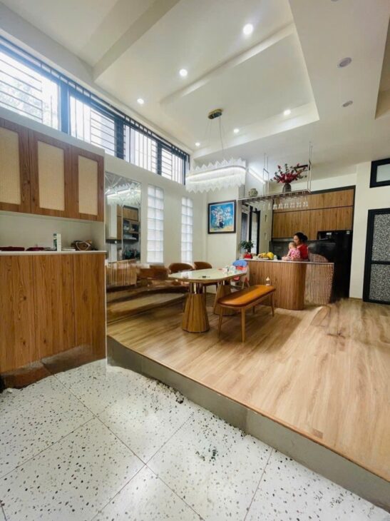 Bán nhà phố Trạm – Bát Khối, Long Biên 40m² 5 tầng 10.85 tỷ