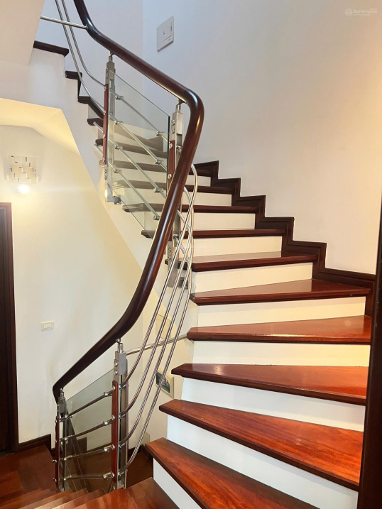 GẦN MẶT HỒ ĐẦM TRÒN – ĐỘI CẤN – BA ĐÌNH – 97M – GIÁ 21TỶ