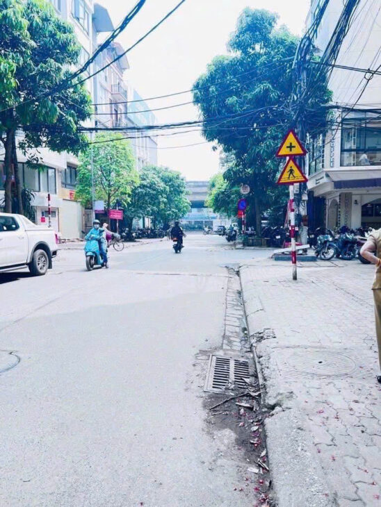 EM CẦN BÁN CĂN NHÀ DÒNG TIỀN – Tại , Đường Nguyễn Xiển,Hoàng Mai, Hà Nội