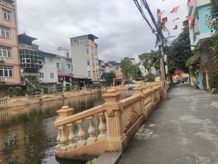 Nhà đẹp Hoàng Quốc Việt, gần ôtô, hồ điều hòa, DT30m2, MT4m, 6 tầng thang máy ( 9.5 tỷ)