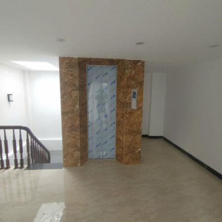 Nhà đẹp Hoàng Quốc Việt, gần ôtô, hồ điều hòa, DT30m2, MT4m, 6 tầng thang máy ( 9.5 tỷ)